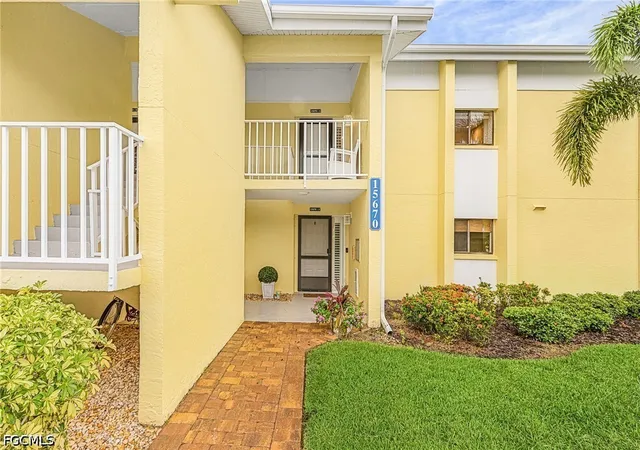 Listing Photo 5 - Condo for sale in building located at 15670 Carriedale Ln, Fort Myers, FL 33912 - Unit #1