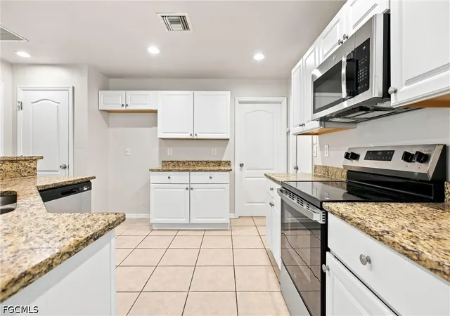 Photo 2 of Single family home for sale at 752 Barclay Ave, Lehigh Acres, FL 33974 | MLS# 2026032765 | Listing updated on 2026-10-19