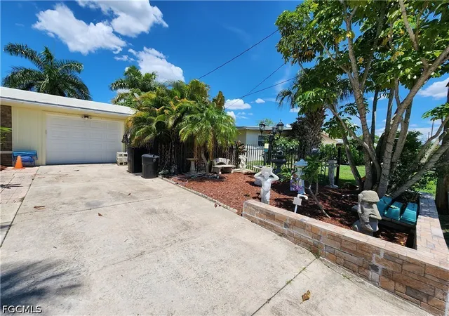 Photo 3 of Single family home for sale at 1370 Harbor View Dr, North Fort Myers, FL 33917 | MLS# 2026032768 | Listing updated on 2026-09-19