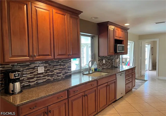 Photo 4 of Single family home for sale at 1124 SE 29th Street, Cape Coral, FL 33904 | MLS# 2026032772 | Listing updated on 2026-09-15