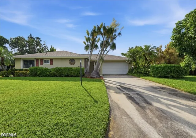 Photo 4 of Single family home for sale at 6561 E Town And River Rd, Fort Myers, FL 33919 | MLS# 2026032799 | Listing updated on 2026-09-24