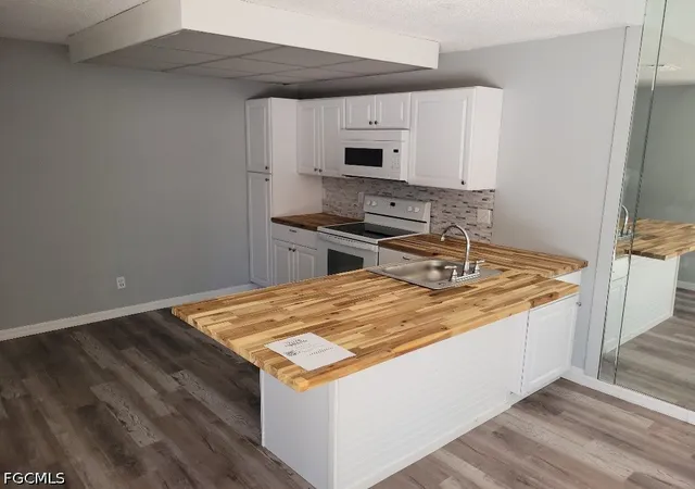 Photo 3 of Sale Pending at 5629 Foxlake Dr, North Fort Myers, FL 33917 | MLS# 2026032802 | Listing updated on 2026-10-06