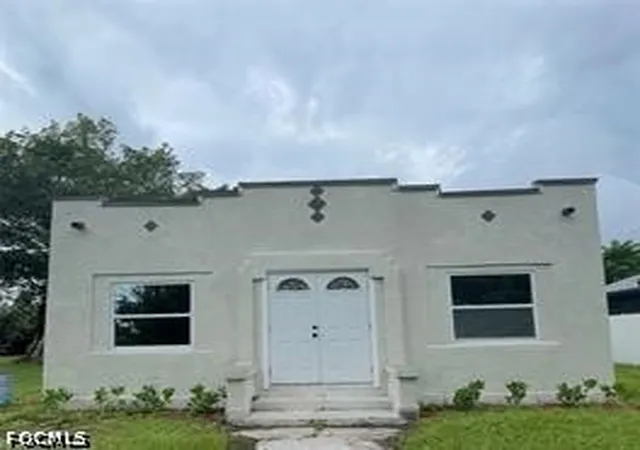 Photo 1 of Sale Pending at 466 Wilma Ave, Fort Myers, FL 33905 | MLS# 2026032815 | Listing updated on 2026-09-09