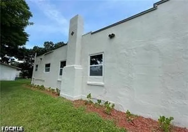 Photo 2 of Sale Pending at 466 Wilma Ave, Fort Myers, FL 33905 | MLS# 2026032815 | Listing updated on 2026-09-09