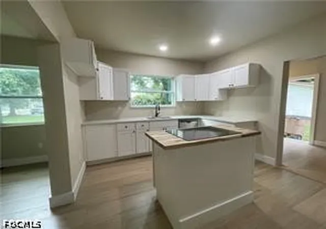 Photo 4 of Sale Pending at 466 Wilma Ave, Fort Myers, FL 33905 | MLS# 2026032815 | Listing updated on 2026-09-09