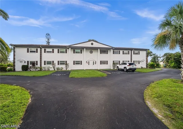 Listing Photo 4 - Condo for sale in building located at 7001 New Post Dr, North Fort Myers, FL 33917 - Unit #3