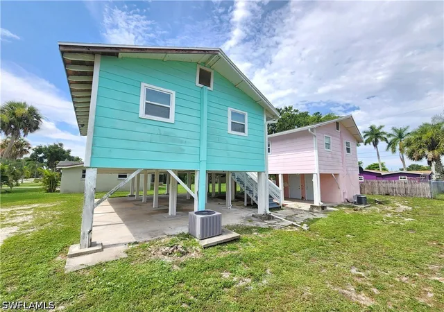 Listing Photo 3 - Condo for sale in building located at 1480/1482 Lura Ave, Fort Myers, FL 33916