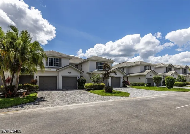 Listing Photo 3 - Condo for sale in building located at 8340 Whisper Trace Wy, Naples, FL 34114 - Unit #205