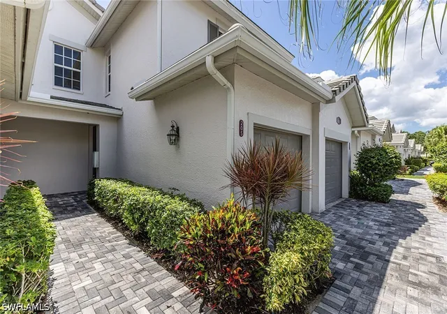 Listing Photo 4 - Condo for sale in building located at 8340 Whisper Trace Wy, Naples, FL 34114 - Unit #205