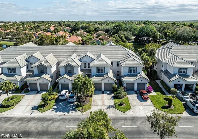 Listing Photo 5 - Condo for sale in building located at 8340 Whisper Trace Wy, Naples, FL 34114 - Unit #205