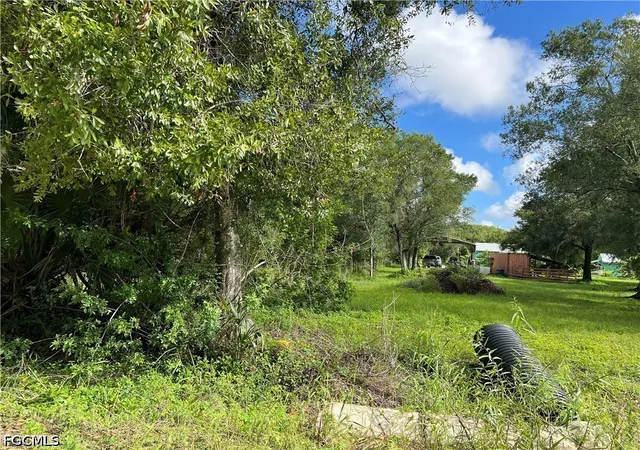 Photo 4 of Sale Pending at 11851 Pine Ave, Fort Myers, FL 33905 | MLS# 2026032938 | Listing updated on 2026-09-18