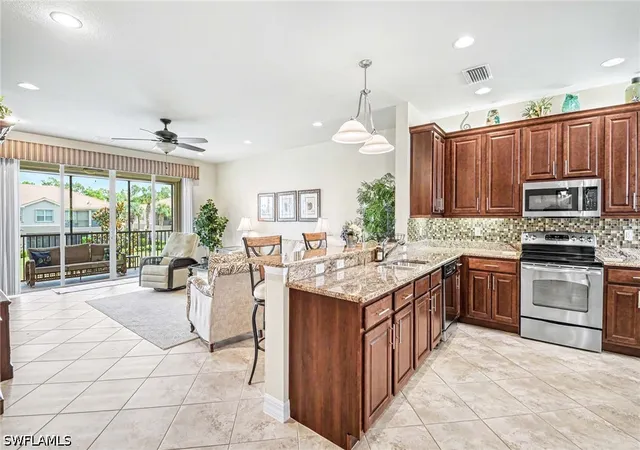 Listing Photo 4 - Condo for sale in building located at 6541 Monterey Pt, Naples, FL 34105 - Unit #54202