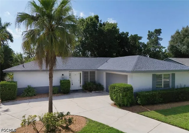 Photo 1 of Single family home for sale at 5661 Eichen Cir E, Fort Myers, FL 33919 | MLS# 2026033032 | Listing updated on 2026-09-09