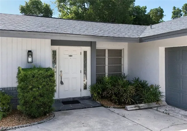 Photo 2 of Single family home for sale at 5661 Eichen Cir E, Fort Myers, FL 33919 | MLS# 2026033032 | Listing updated on 2026-09-09