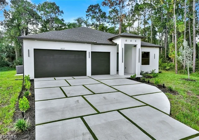 Photo 2 of Single family home for sale at 8027 Royal Cir, Labelle, FL 33935 | MLS# 2026033065 | Listing updated on 2026-09-15