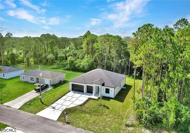 Photo 3 of Single family home for sale at 8027 Royal Cir, Labelle, FL 33935 | MLS# 2026033065 | Listing updated on 2026-09-15