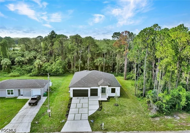 Photo 4 of Single family home for sale at 8027 Royal Cir, Labelle, FL 33935 | MLS# 2026033065 | Listing updated on 2026-09-15