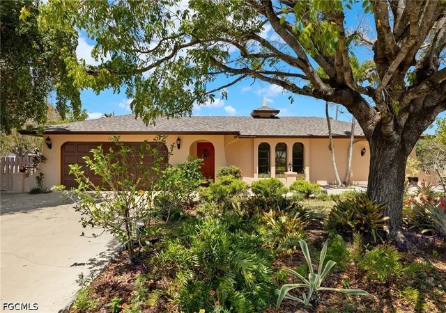 Photo 1 of Single family home for sale at 1011 El Mar Ave, Fort Myers, FL 33919 | MLS# 2026033224 | Listing updated on 2026-09-18