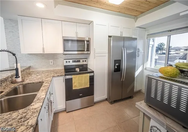 Listing Photo 5 - Condo for sale in building located at 321 Cape Coral Pkwy W, Cape Coral, FL 33914 - Unit #109