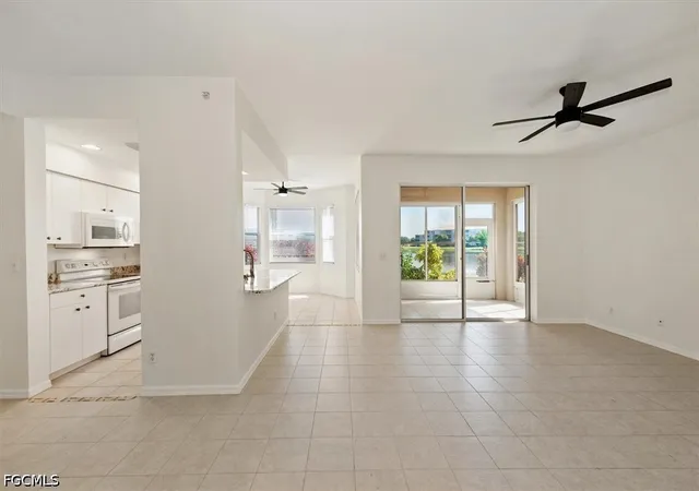 Listing Photo 4 - Condo for sale in building located at 14111 Brant Pt Cir, Fort Myers, FL 33919 - Unit #2106