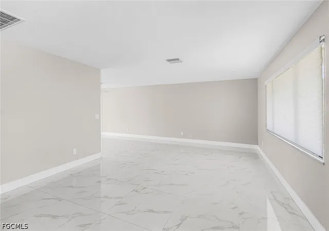 Photo 4 of Sale Pending at 1936 Palaco Grande Pkwy, Cape Coral, FL 33904 | MLS# 2026033283 | Listing updated on 2026-10-18