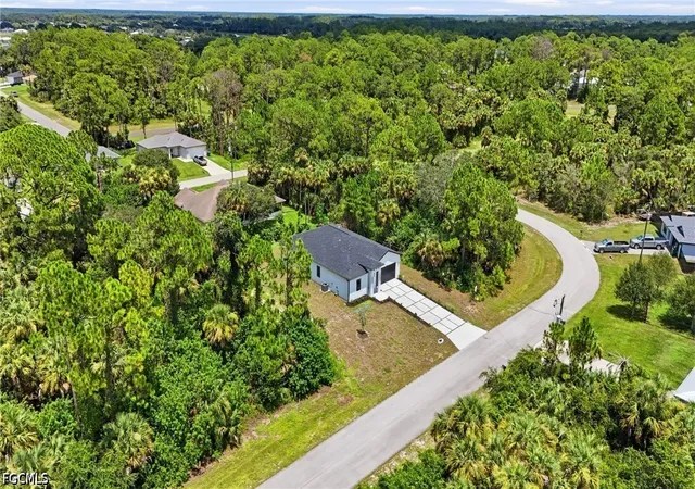 Photo 3 of Single family home for sale at 8032 Windswept Cir, Labelle, FL 33935 | MLS# 2026033342 | Listing updated on 2026-09-21