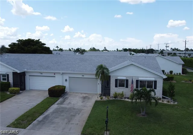 Townhouse for sale at 1527 Edgewater Cir, Fort Myers, FL 33919 | MLS# 226028629