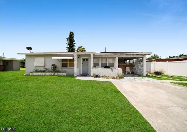 Photo 1 of Single family home for sale at 302 E Penn Rd, Lehigh Acres, FL 33936 | MLS# 2026033403 | Listing updated on 2026-09-05