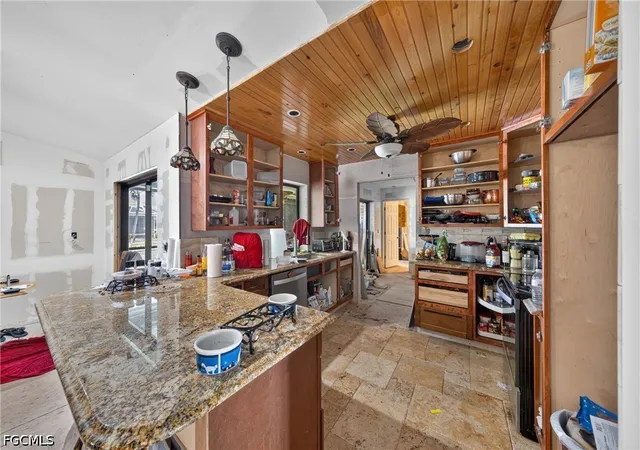 Photo 3 of Sale Pending at 202 Se 20th Court, Cape Coral, FL 33990 | MLS# 2026033450 | Listing updated on 2026-09-13