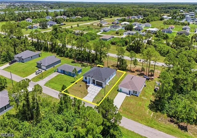Photo 3 of Single family home for sale at 6011 Kumquat Cir, Labelle, FL 33935 | MLS# 2026033475 | Listing updated on 2026-09-16