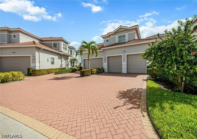 Listing Photo 4 - Condo for sale in building located at 604 El Camino Real, Naples, FL 34119 - Unit #9-101