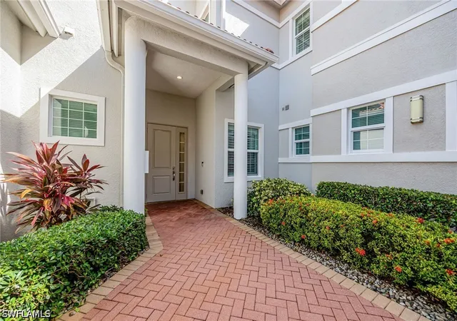 Listing Photo 5 - Condo for sale in building located at 604 El Camino Real, Naples, FL 34119 - Unit #9-101