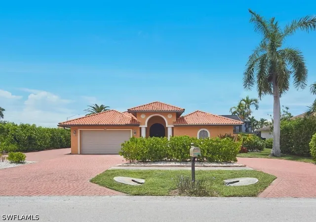 Photo 3 of Single family home for sale at 10 Anchor Ct, Marco Island, FL 34145 | MLS# 226028202 | Listing updated on 2026-09-12