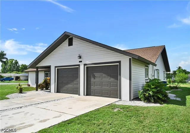 Photo 2 of Sale Pending at 1482 N Larkwood Sq, Fort Myers, FL 33919 | MLS# 2026033633 | Listing updated on 2026-09-08