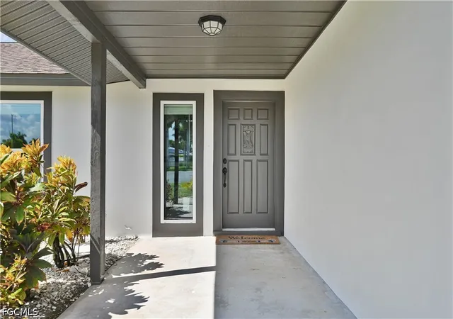 Photo 3 of Sale Pending at 1482 N Larkwood Sq, Fort Myers, FL 33919 | MLS# 2026033633 | Listing updated on 2026-09-08