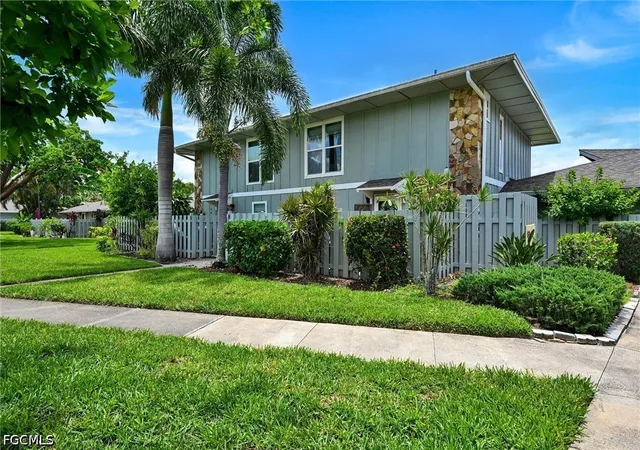 Photo 2 of Townhouse for sale at 4259 Island Cir #3, Fort Myers, FL 33919 | MLS# 2026033634 | Listing updated on 2026-09-15