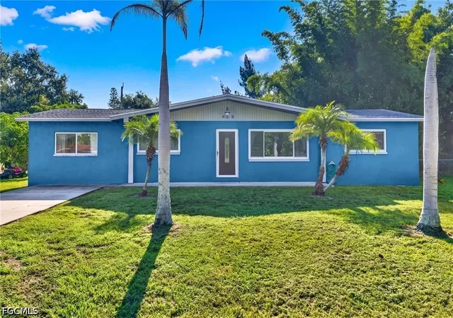 Photo 1 of Single family home for sale at 425 Muskegon Ave, Fort Myers, FL 33905 | MLS# 2026033830 | Listing updated on 2026-09-06