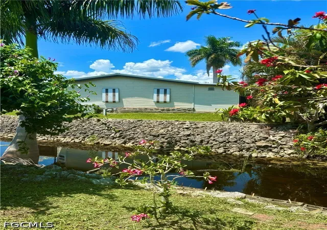 Photo 4 of Manufactured home for sale at 557 Peace Lake Ct, North Fort Myers, FL 33917 | MLS# 2026033844 | Listing updated on 2026-10-04