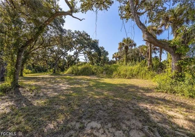 Photo 1 of Land for sale at 19040 Fox Run Rd, Alva, FL 33920 | MLS# 2026034026 | Listing updated on 2026-09-11
