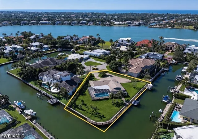 Photo 1 of Single family home for sale at 2185 Trout Ct, Naples, FL 34102 | MLS# 226029093 | Listing updated on 2026-09-14
