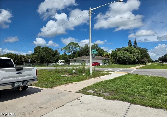 Photo 3 of Single family home for sale at 615 New Market Rd W, Immokalee, FL 34142 | MLS# 2026034113 | Listing updated on 2026-09-10