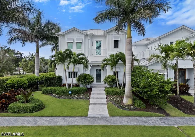 Photo 1 of Single family home for sale at 888 10th Avenue S, Naples, FL 34102 | MLS# 226025231 | Listing updated on 2026-10-04