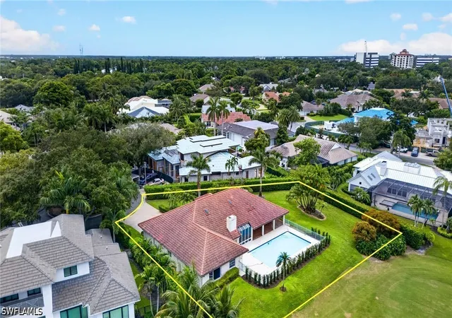 Photo 4 of Single family home for sale at 700 Hollybriar Ln, Naples, FL 34108 | MLS# 226028640 | Listing updated on 2026-10-05