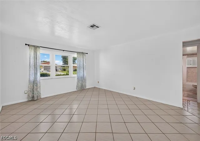 Photo 4 of Single family home for sale at 1118 Se 18Th St, Cape Coral, FL 33990 | MLS# 2026034272 | Listing updated on 2026-09-15