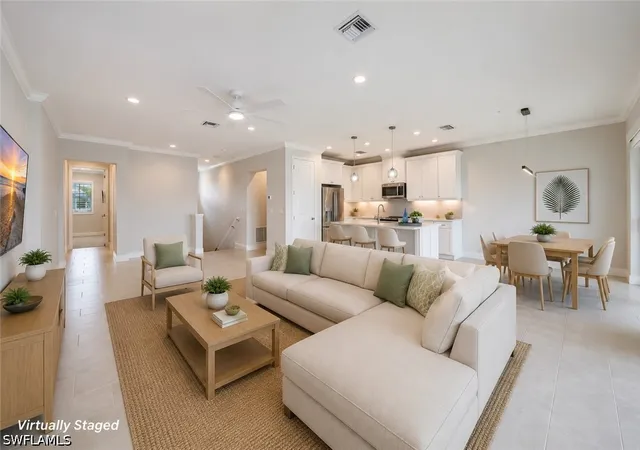 Listing Photo 4 - Condo for sale in building located at 2647 Seychelles Cir, Naples, FL 34112 - Unit #2206