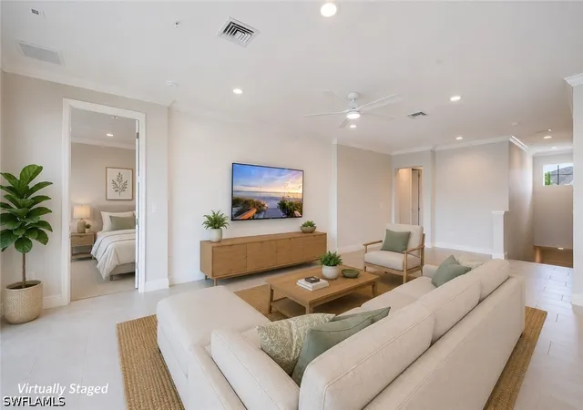 Listing Photo 5 - Condo for sale in building located at 2647 Seychelles Cir, Naples, FL 34112 - Unit #2206