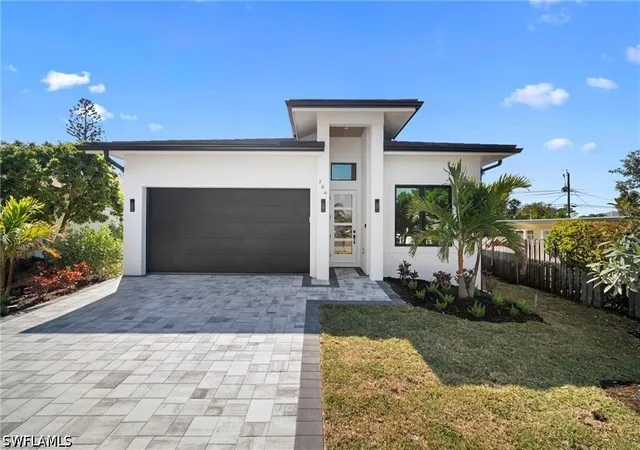 Photo 3 of Single family home for sale at 786 107th Avenue N, Naples, FL 34108 | MLS# 226029121 | Listing updated on 2026-09-17