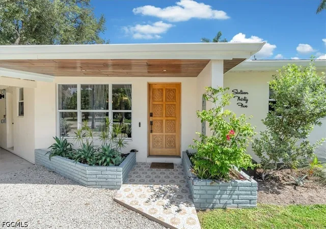 Photo 2 of Sale Pending at 1635 Grove Ave, Fort Myers, FL 33901 | MLS# 2026034480 | Listing updated on 2026-09-29
