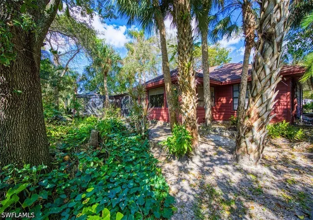 Photo 2 of Single family home for sale at 2490 Outrigger Ln, Naples, FL 34104 | MLS# 226029204 | Listing updated on 2026-09-29