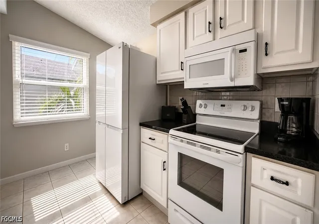 Photo 4 of Single family home for sale at 3915 SW 1st Avenue, Cape Coral, FL 33914 | MLS# 2026034510 | Listing updated on 2026-09-08